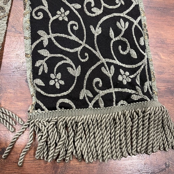 Reversible Table Runner - Picture 3 of 6